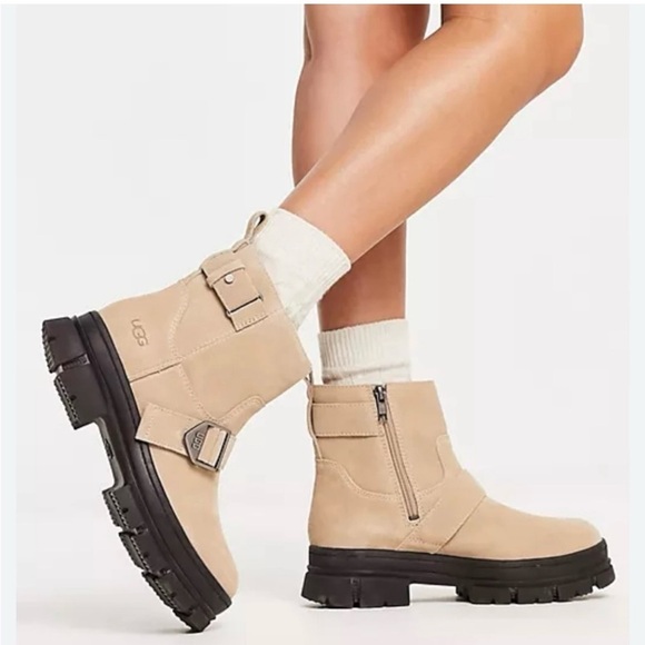 NWOT UGG ASHTON SHORT SAND SUEDE WOMEN'S BOOTS US SIZE 10 - Picture 9 of 9